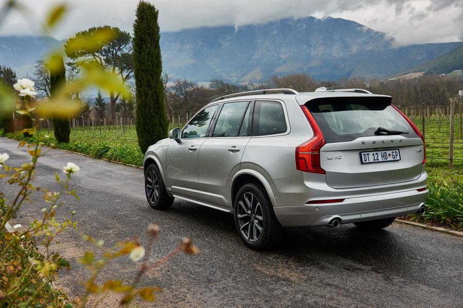  Volvo XC90 T6 Momentum 2015 года  (ZA) (фото 6 из 10)